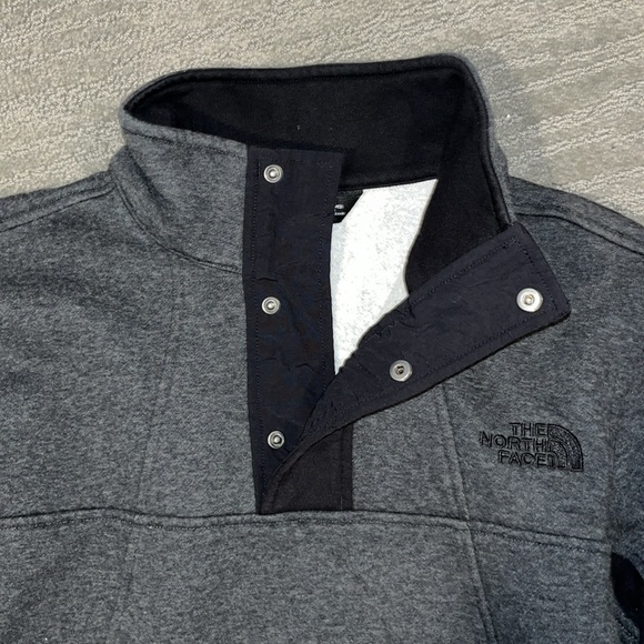 Men’s North Face Sweatshirt Quarter Button Dark Gray - Picture 5 of 5